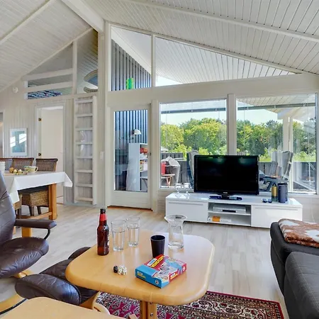 Harriet - 800m From The Sea By Interhome